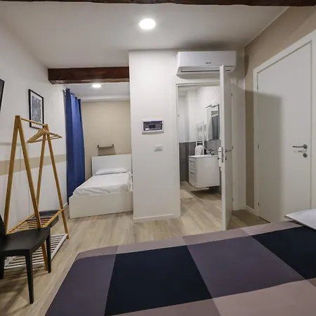 Della Accademia Apartamento *