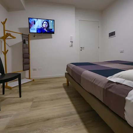 Della Accademia * Modena