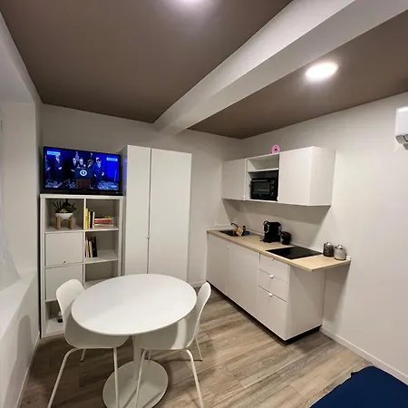 Della Accademia Appartement *