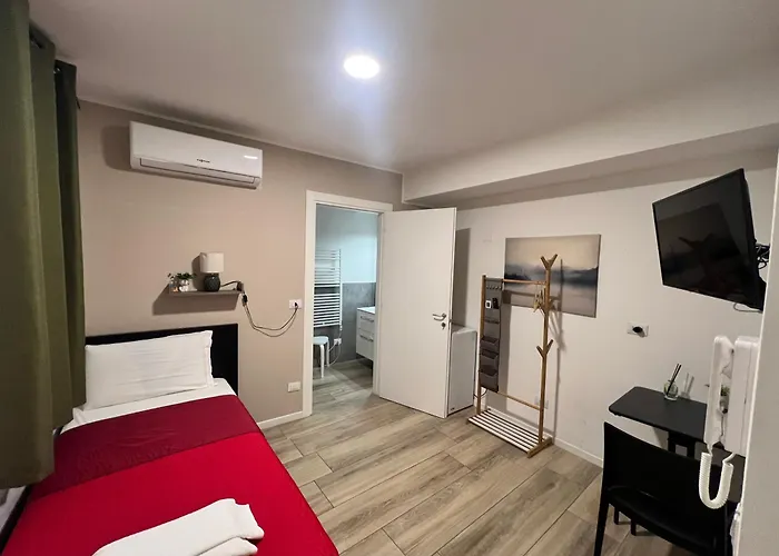 Della Accademia * Módena