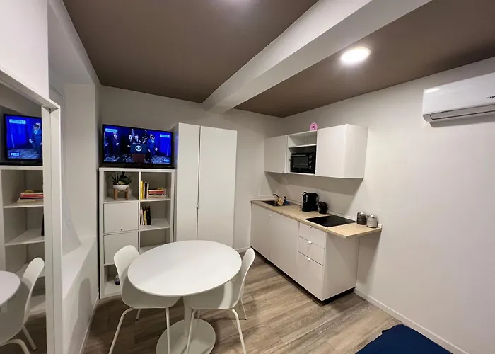 Della Accademia Apartamento *